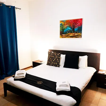 Mixel Gozitan And Pool - Happy