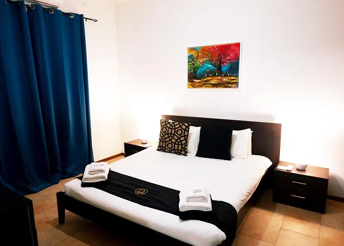 Mixel Gozitan And Pool - Happy