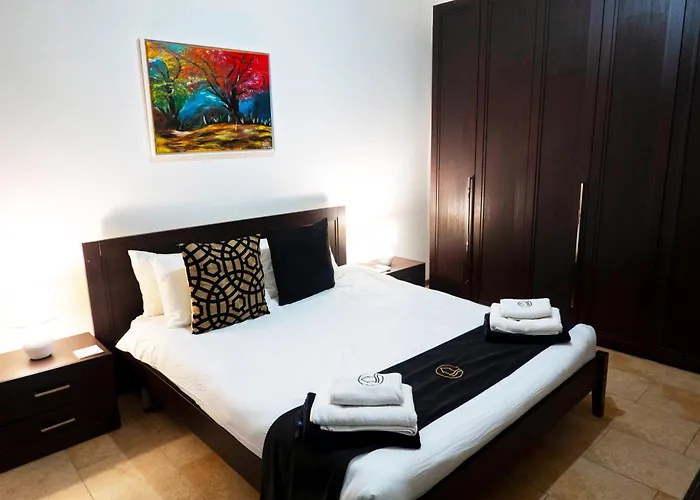 Mixel Gozitan And Pool - Happy *