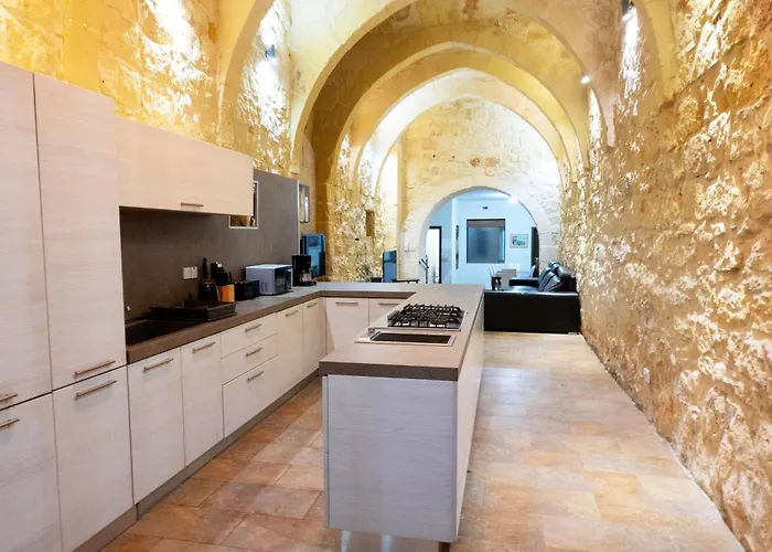 Mixel Gozitan And Pool - Happy サーナ